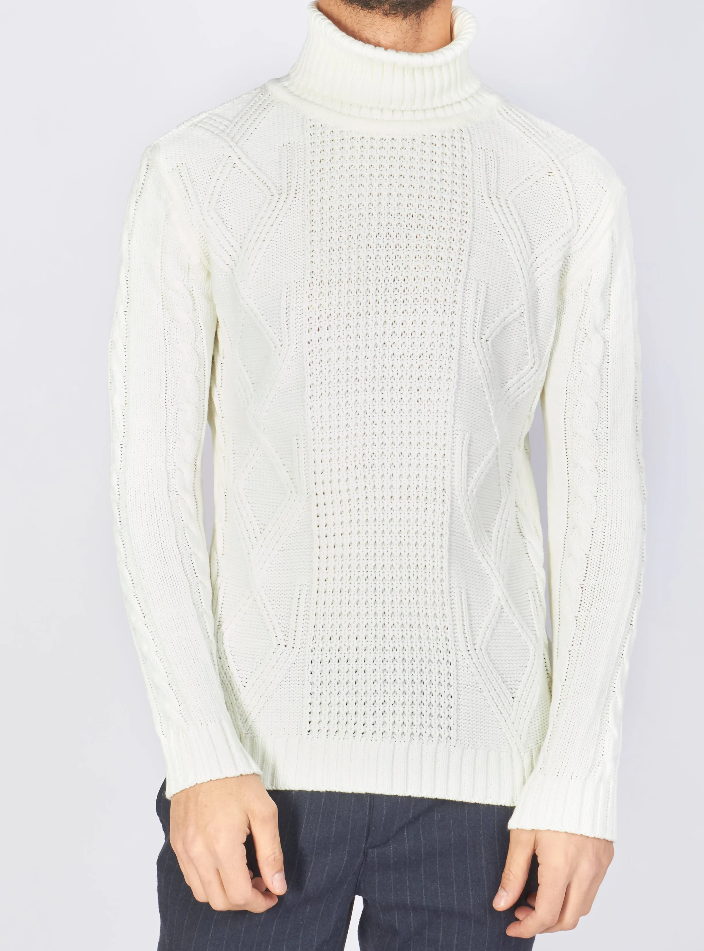 Buyer's Choice Sweater - Turtleneck - Off-White - T3766