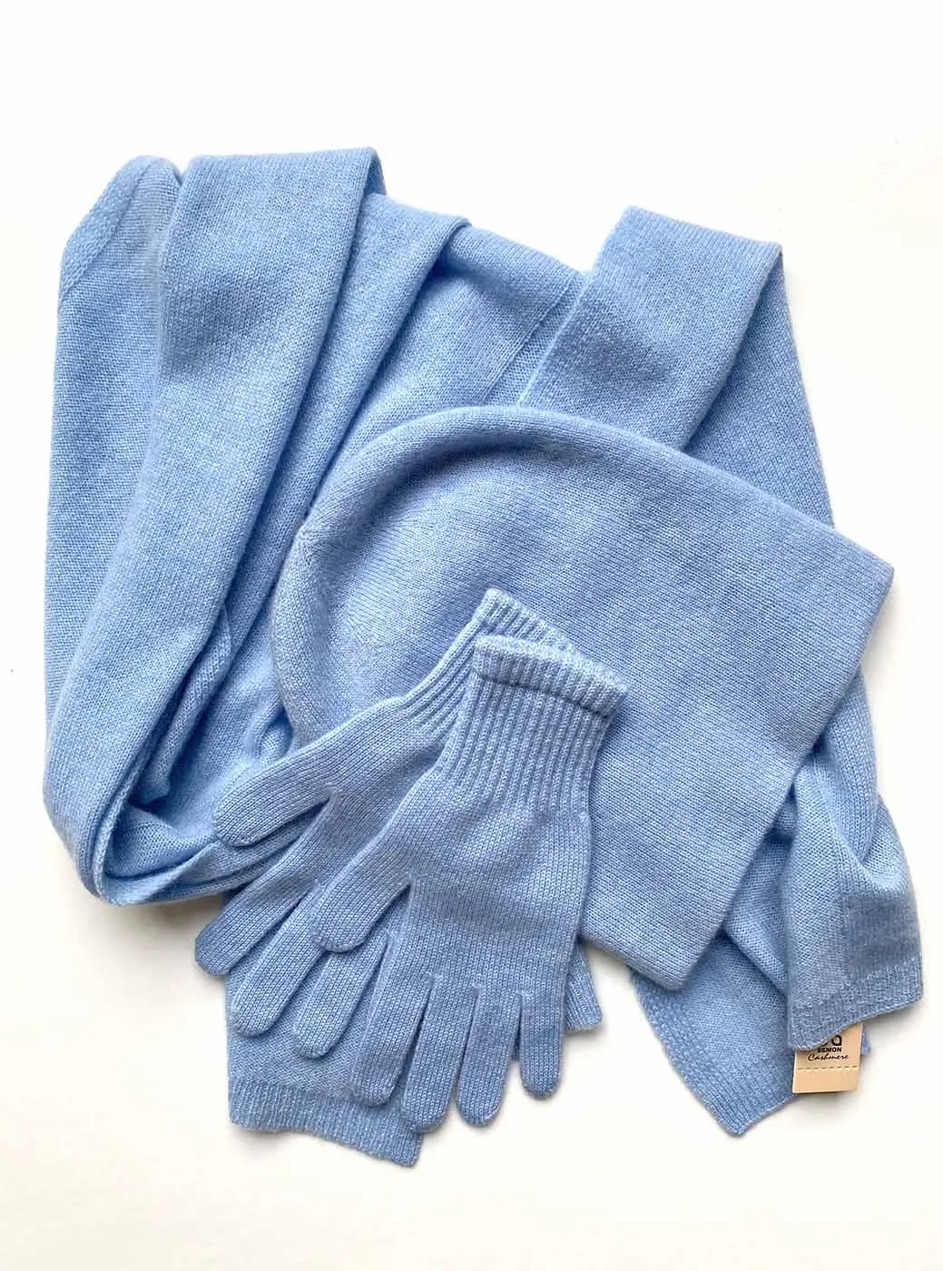 Cashmere hat, scarf and gloves set in powder blue