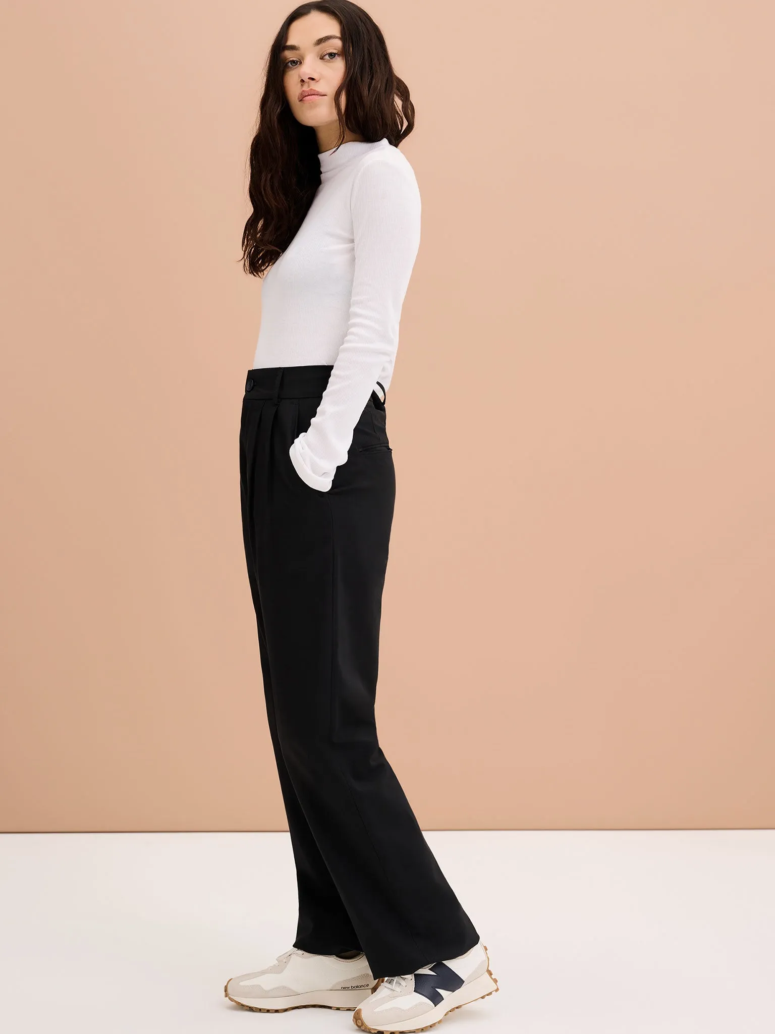 Cinnamon Relaxed Trousers in Black