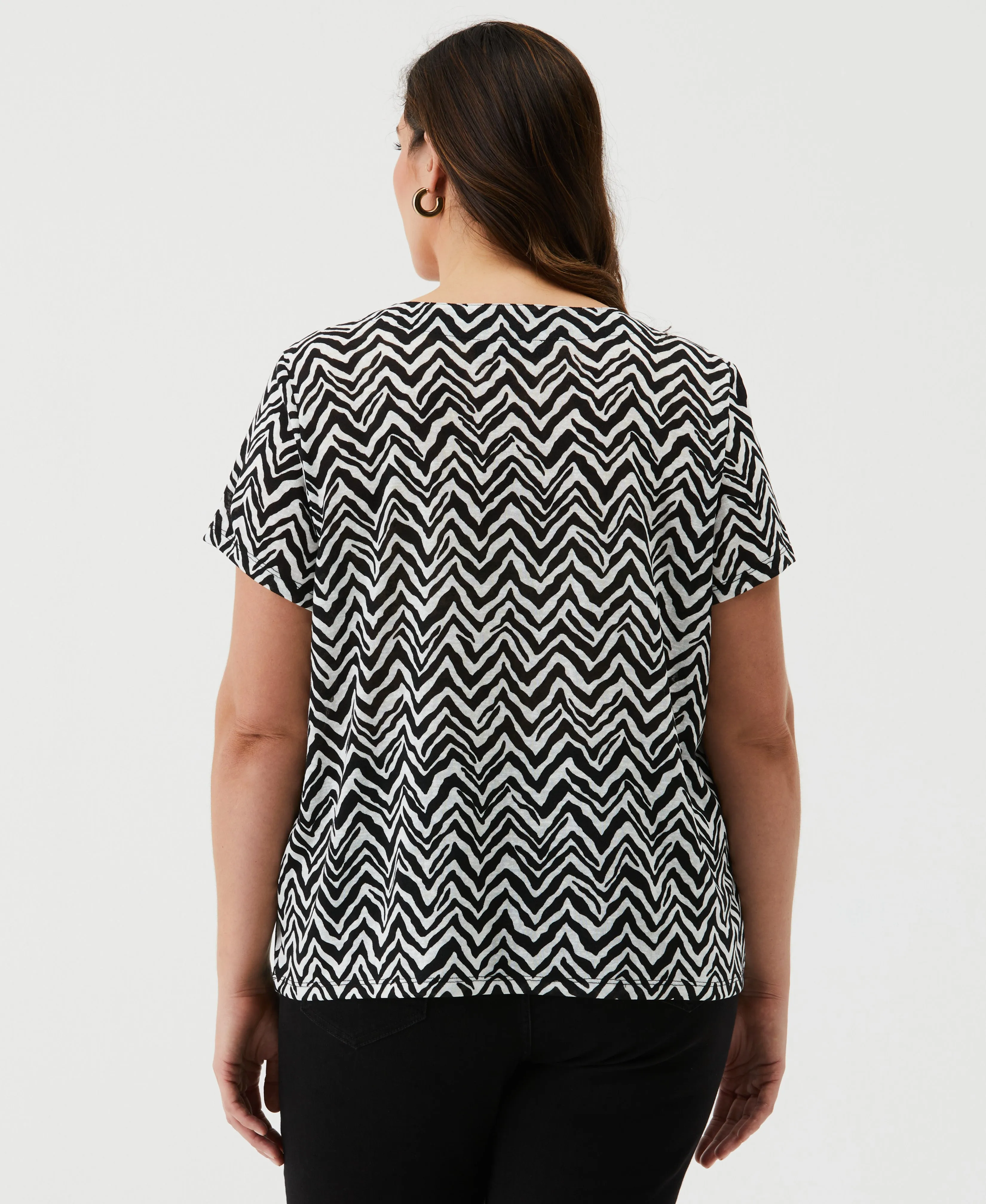 Plus Size Chevron Print Lace-Up Tee